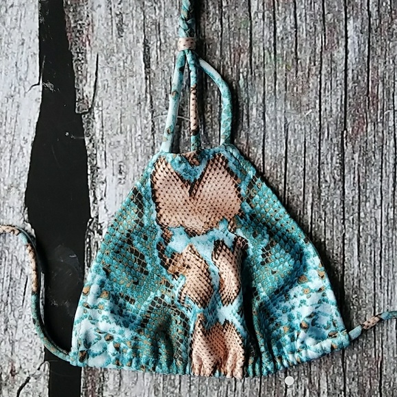 Gorgeous Snakeskin 2 piece Bikini set - Picture 6 of 8